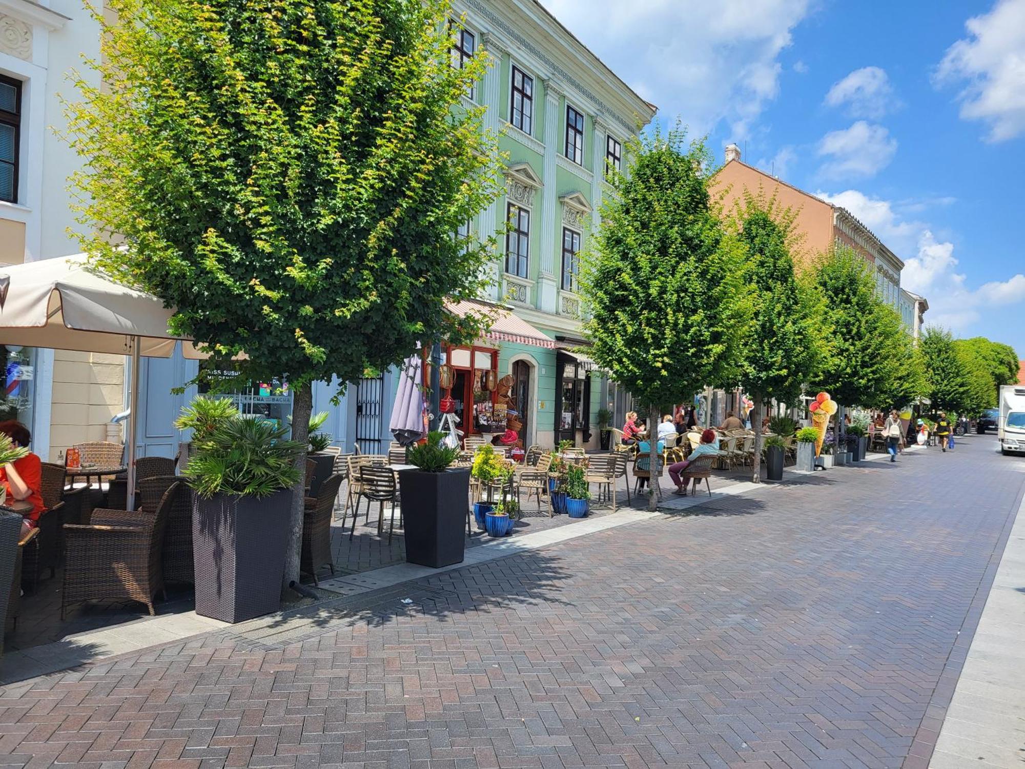 Luna City Apartman Lejlighed Sopron Eksteriør billede